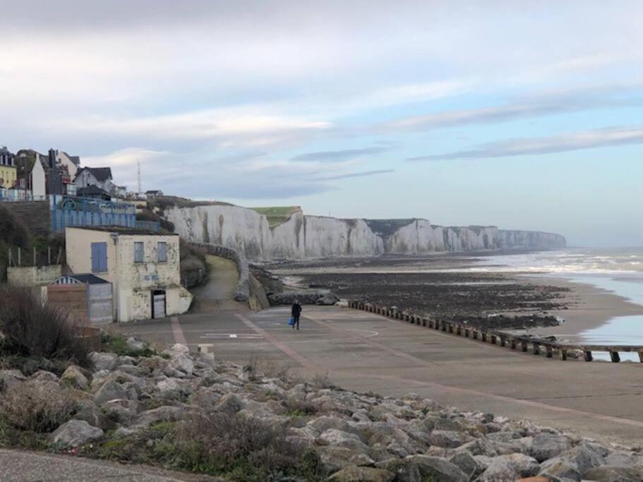 Pleine Face Mer Et Plage Ault Exterior foto
